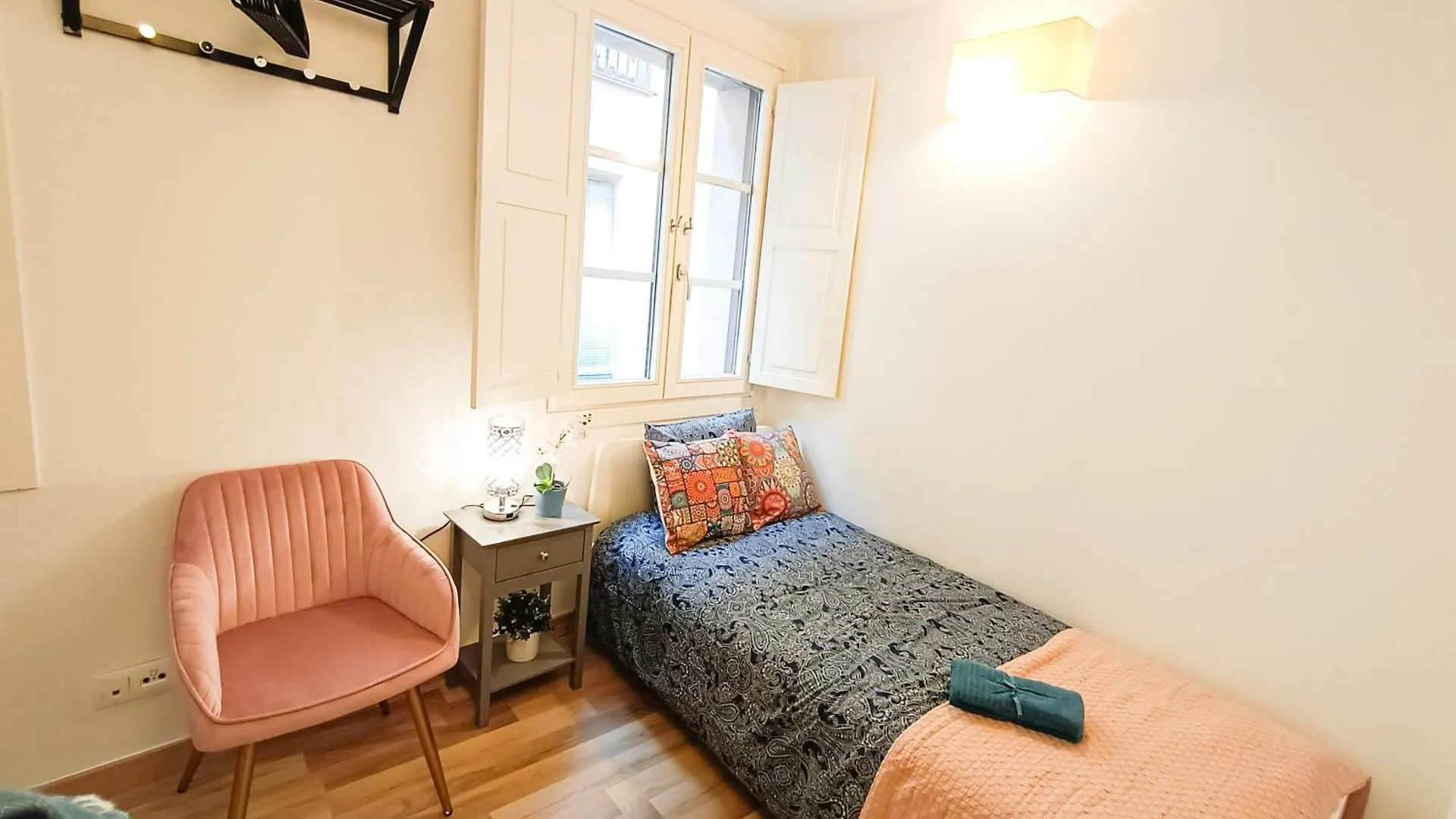 Private Rooms By La Rambla Barcelona Hostel